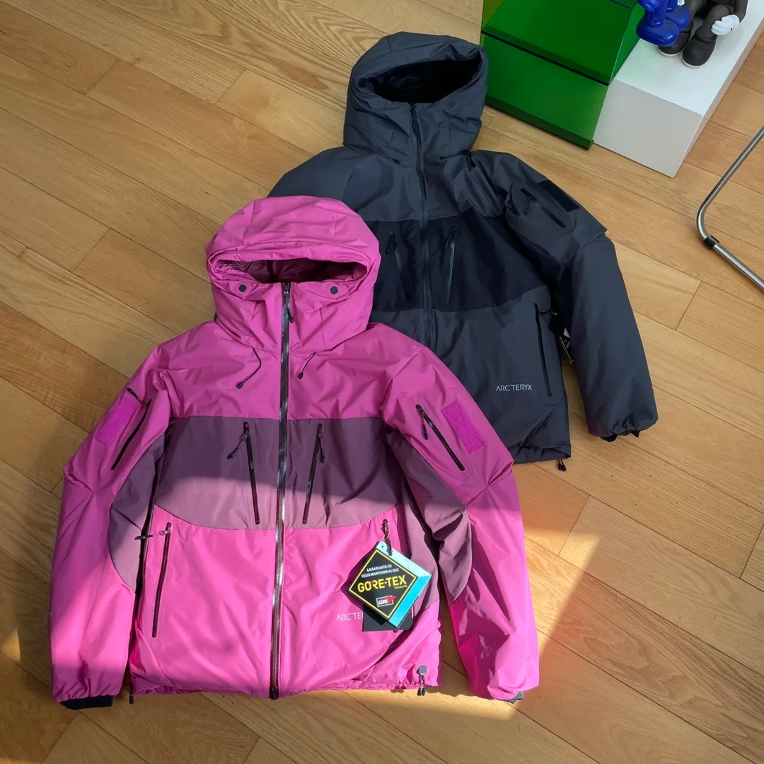 【 Quality 90 Rebound】 In Stock YB Arcteryx System_A 4.0【 】Series KOBAH PARKA logo Same Style / / Same Style “ ” ， JILSANDER ， Series ， ， ， ！ “ ” ！ 【 】Series System ！ ！ ！ “ ” ✅【 】Series : ， ，Classic ， ， ！ ① : ！！Pink ， ， ， ！ ！ ② : Gray ， Gray ，Classic ！ ✅ : 2L 40D GORE-TEX ， : Coreloft Polartec Power Air Series ， Breathable ！ ✅ : Series ， ！ ， ！ ✅ : System Series Gortex TEX ！ : ， ， ！ ！ ✅ : Series YKK 5VST，YKK ！ 。 : ！ 2K ！！ ✅ : FP ！ g！ ！！ ！！ “ ” ！ ✅ : OS ， ！ ！ ！！ : : / Gray Size: XS/S M L XL/XL(OS ） XS 67 46 114 S 69 48 118 M 71 50 122 L 73 52 126 XL 75 54 130 XXL 77 56 134 : XS:150-160cm 80-100 S:160-170cm 100-130 M:165-175cm 120-140 L:170-180cm 140-160 XL:175-185cm 160-180 XXL:180-190cm 180